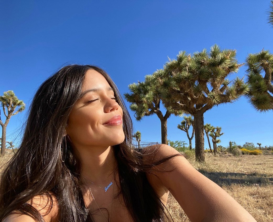Jenna Ortega at a field Where does Jenna Ortega live? Jenna Ortega at a field