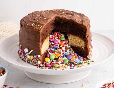 Pinata Cakes vs. Traditional Cakes